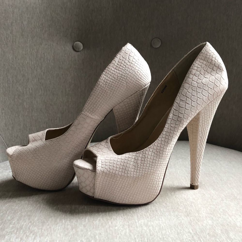 Light pink snakeskin pattern heels
